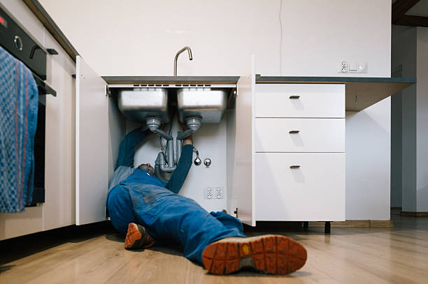 Professional Emergency Plumber technician working in Cathedral City, CA